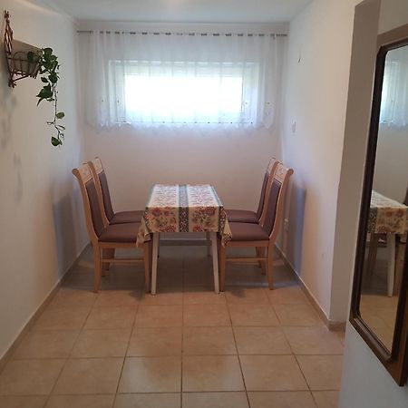 Kriszta Apartmanhaz Apartment Balatonlelle Exterior photo