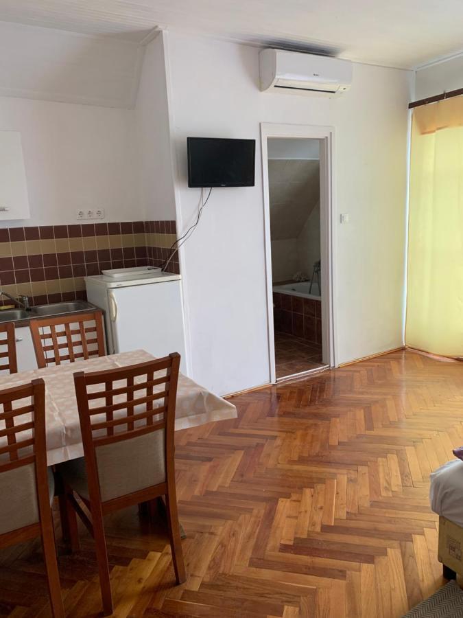 Kriszta Apartmanhaz Apartment Balatonlelle Exterior photo