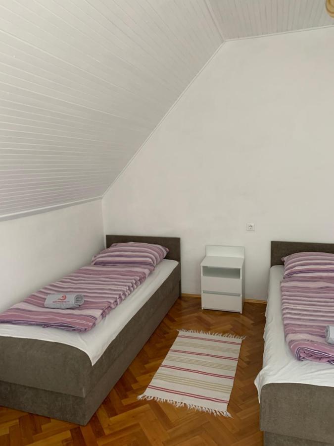 Kriszta Apartmanhaz Apartment Balatonlelle Exterior photo