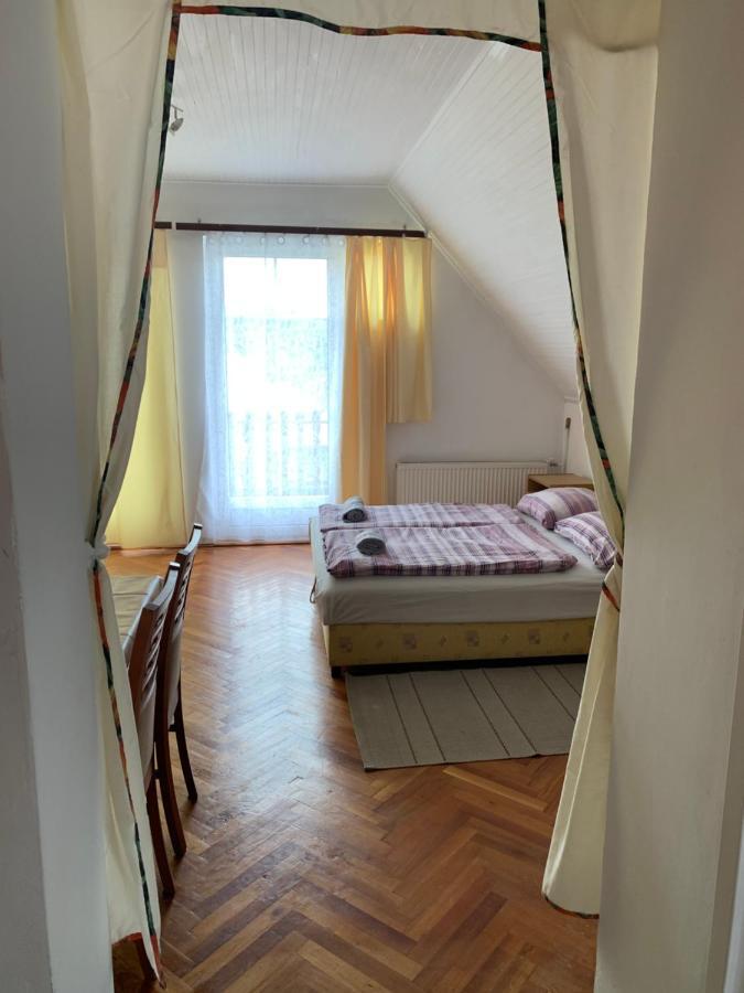 Kriszta Apartmanhaz Apartment Balatonlelle Exterior photo