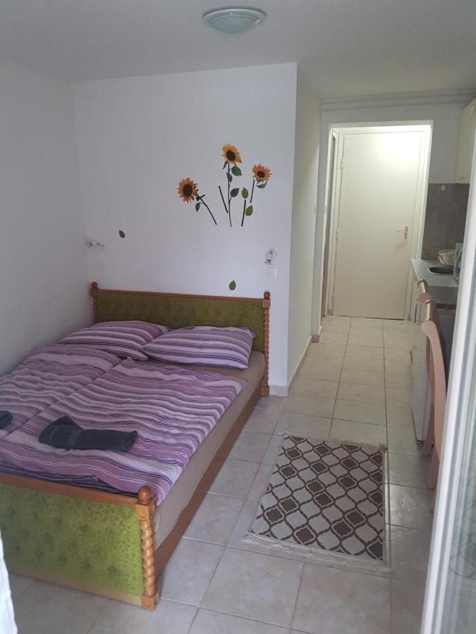 Kriszta Apartmanhaz Apartment Balatonlelle Exterior photo